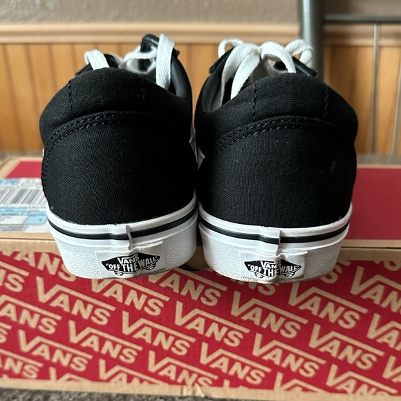 Vans Ward Lace-Up Sneakers - Picture 9 of 13